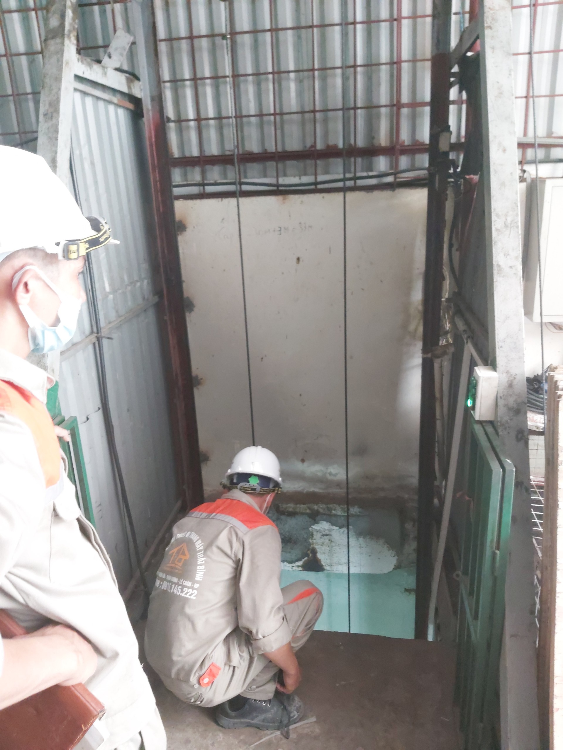 Khảo sát thay thế thang máy tời hàng công trình anh Thanh ở Hồng Bàng Hải Phòng